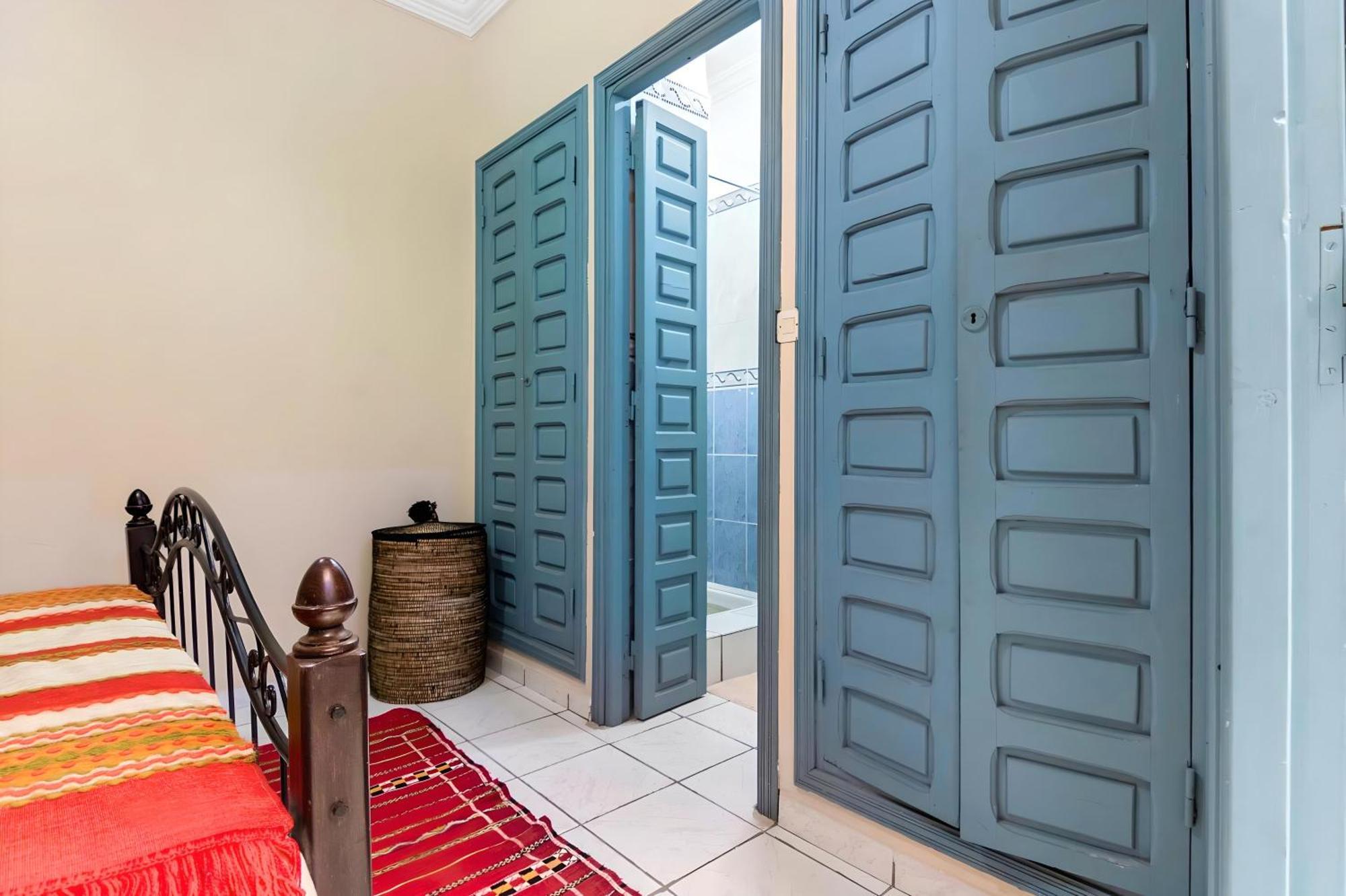 Tres Beau Riad A Marrakech Avec Piscines Marrakesh Exteriör bild