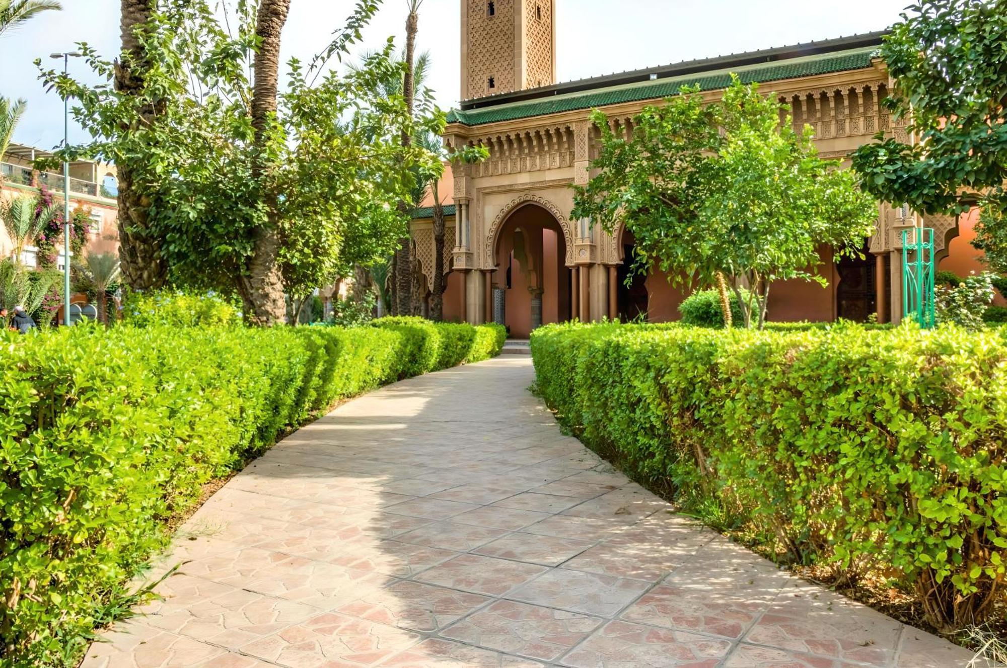 Tres Beau Riad A Marrakech Avec Piscines Marrakesh Exteriör bild
