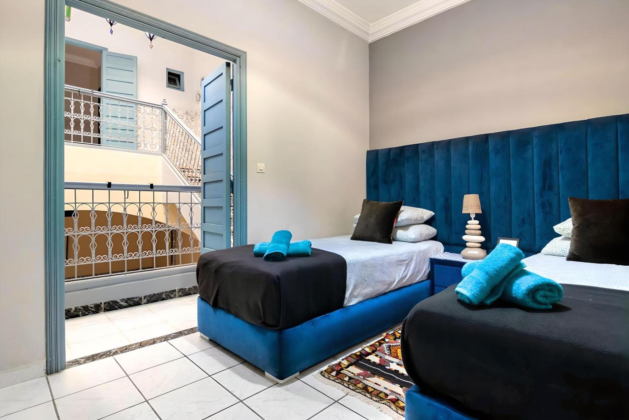 Tres Beau Riad A Marrakech Avec Piscines Marrakesh Exteriör bild