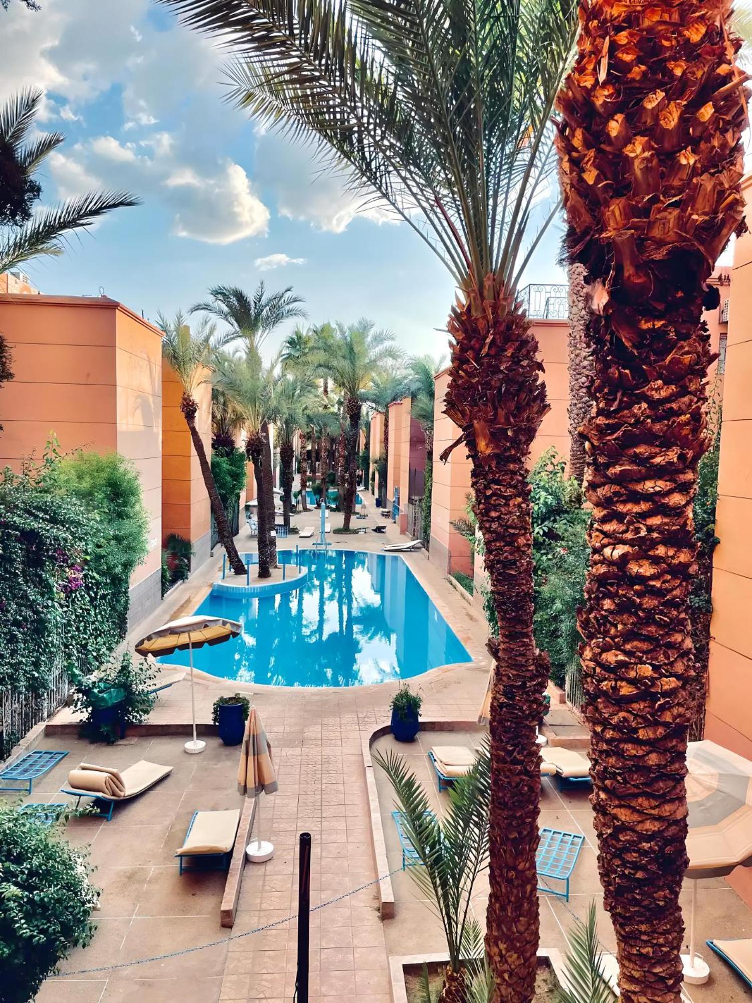 Tres Beau Riad A Marrakech Avec Piscines Marrakesh Exteriör bild